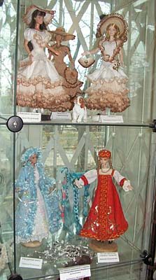 Куклы в вязанной одежде